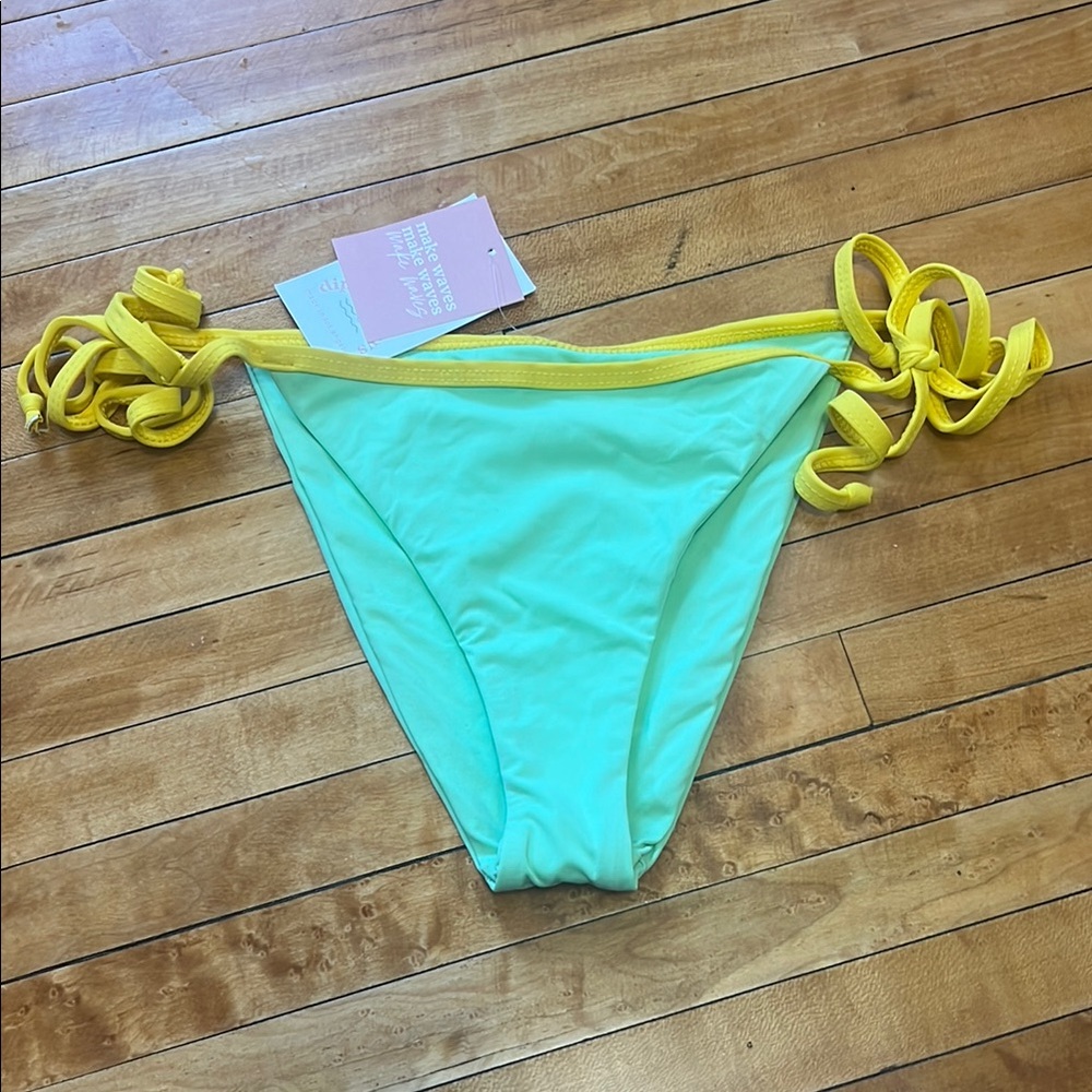 🐚Dippin' Daisy's yellow and green bottoms🐚